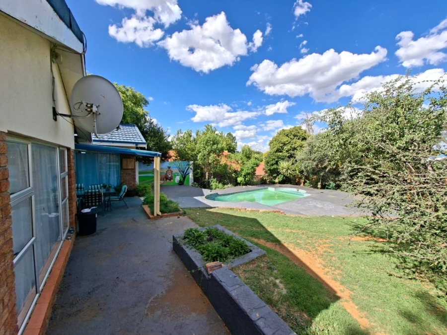 6 Bedroom Property for Sale in Heuwelsig Free State